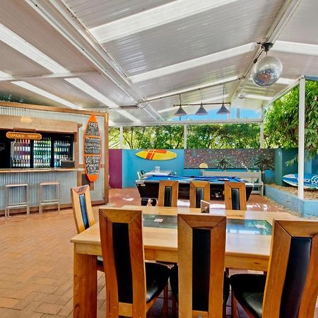 Aquarius Gold Coast Hostel ภายนอก รูปภาพ