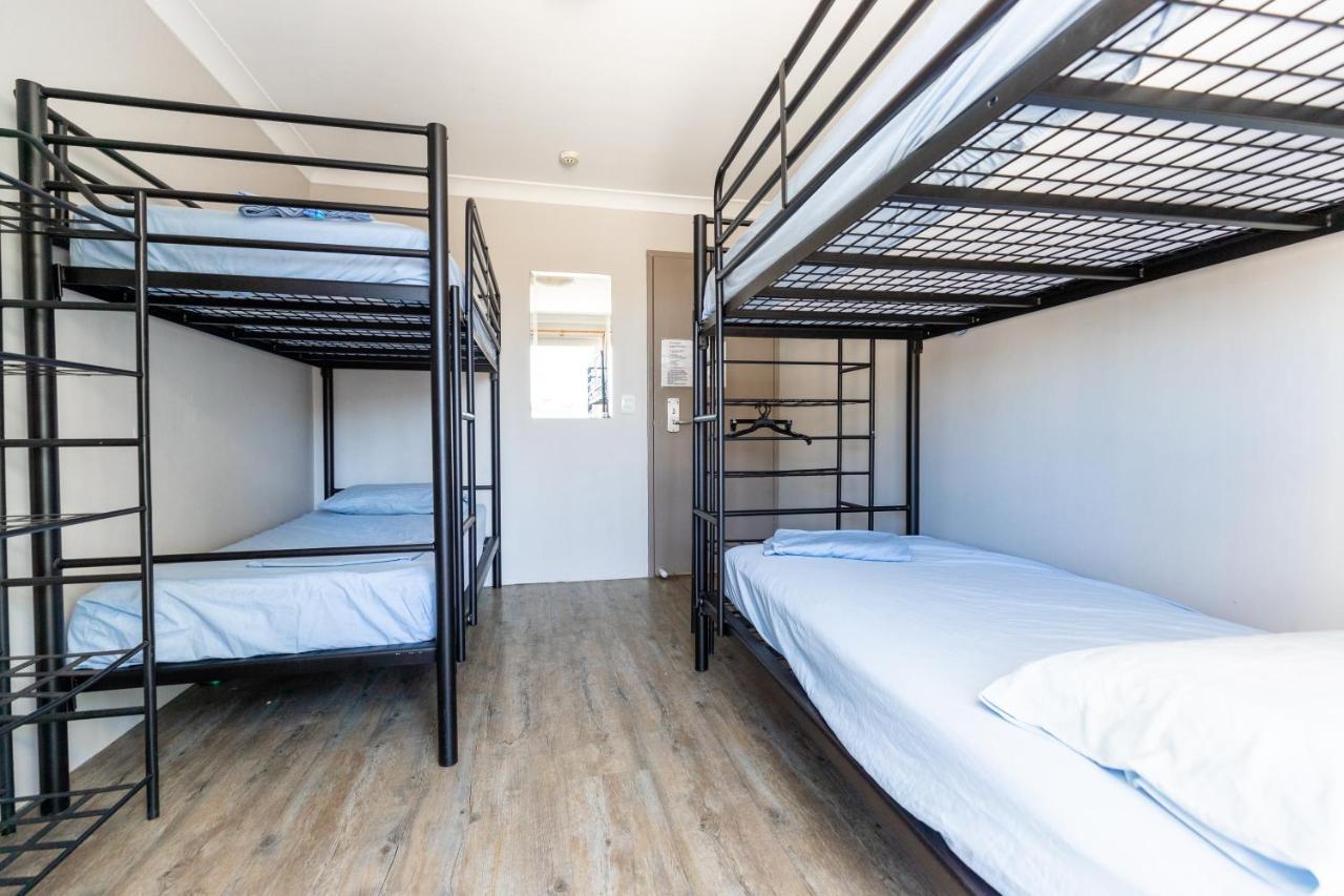 Aquarius Gold Coast Hostel ภายนอก รูปภาพ