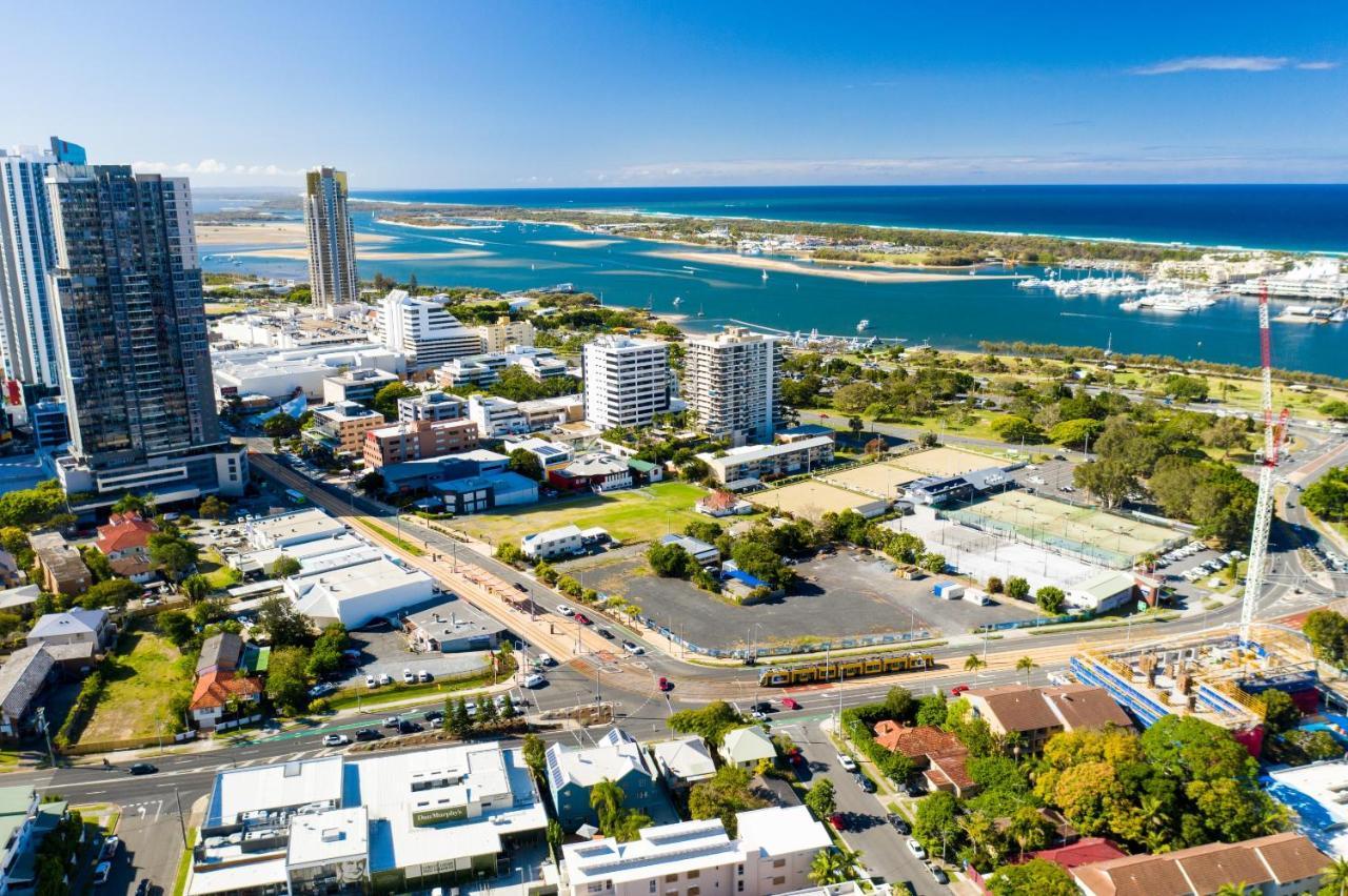 Aquarius Gold Coast Hostel ภายนอก รูปภาพ