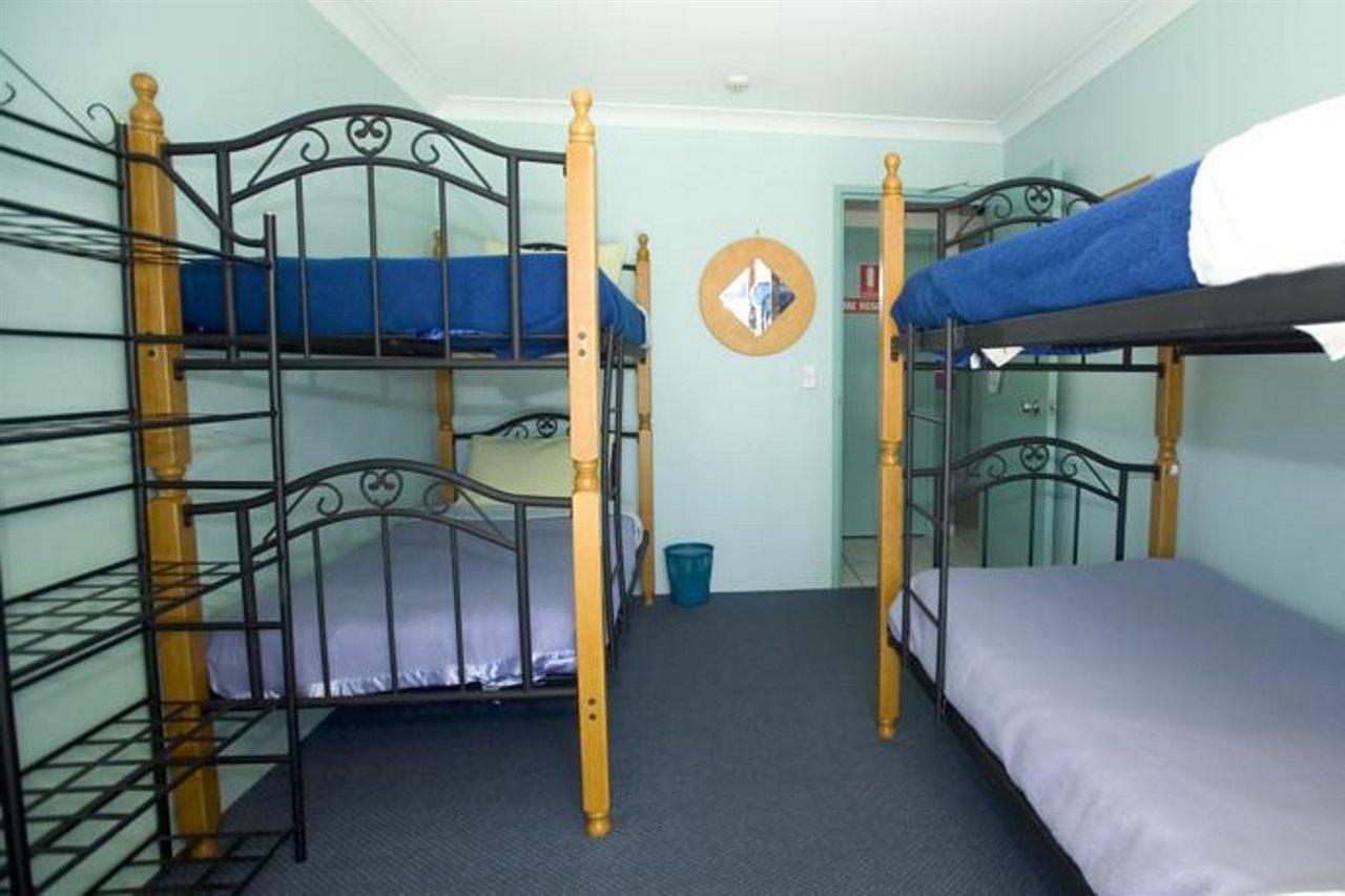 Aquarius Gold Coast Hostel ภายนอก รูปภาพ