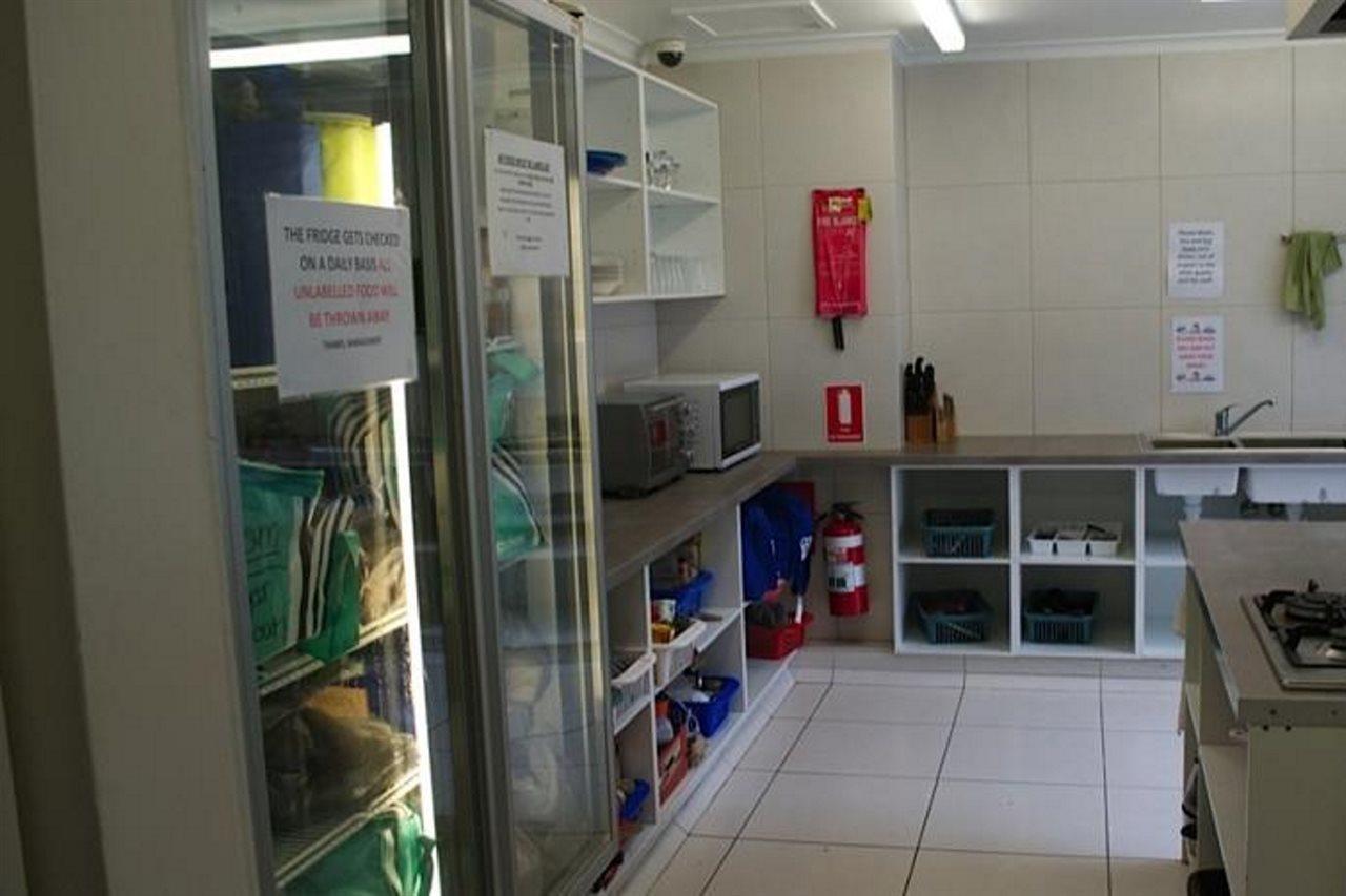Aquarius Gold Coast Hostel ภายนอก รูปภาพ