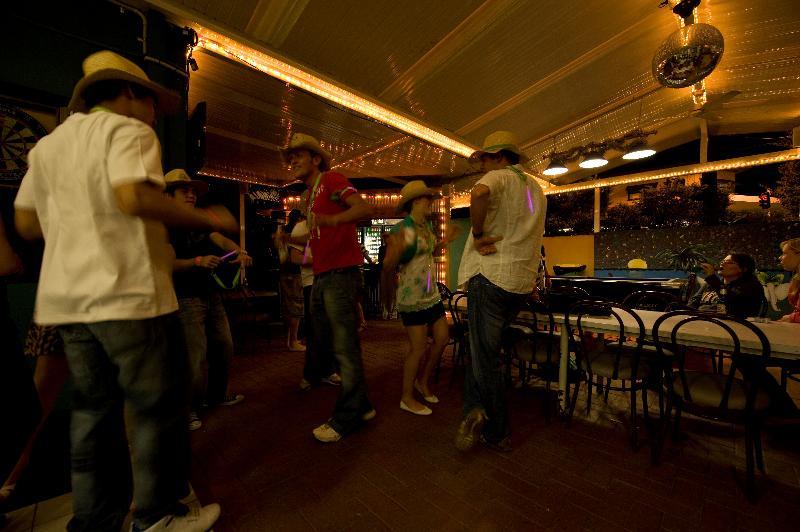 Aquarius Gold Coast Hostel ภายนอก รูปภาพ