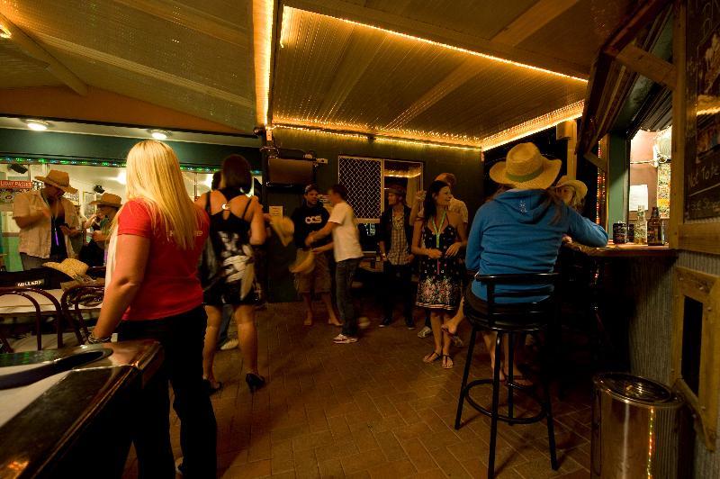 Aquarius Gold Coast Hostel ภายนอก รูปภาพ