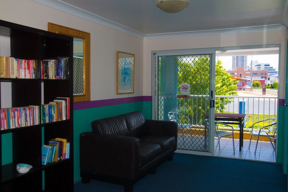 Aquarius Gold Coast Hostel ภายนอก รูปภาพ