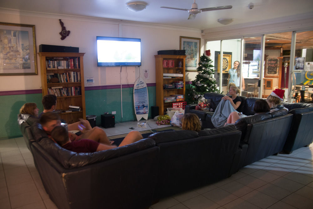 Aquarius Gold Coast Hostel ภายนอก รูปภาพ