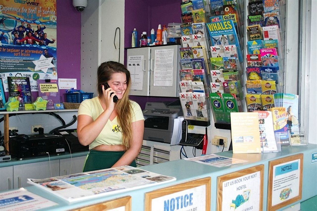 Aquarius Gold Coast Hostel ภายนอก รูปภาพ