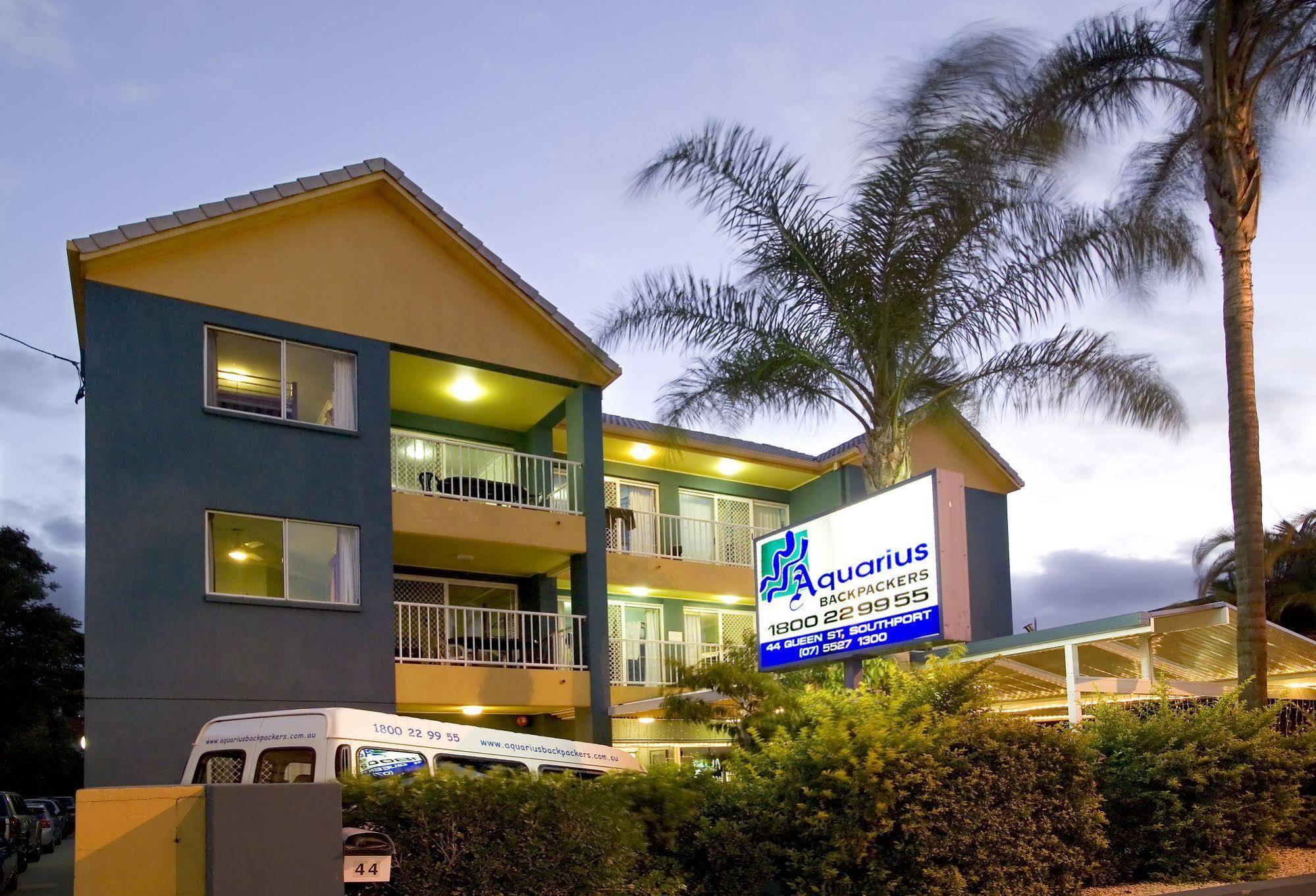 Aquarius Gold Coast Hostel ภายนอก รูปภาพ