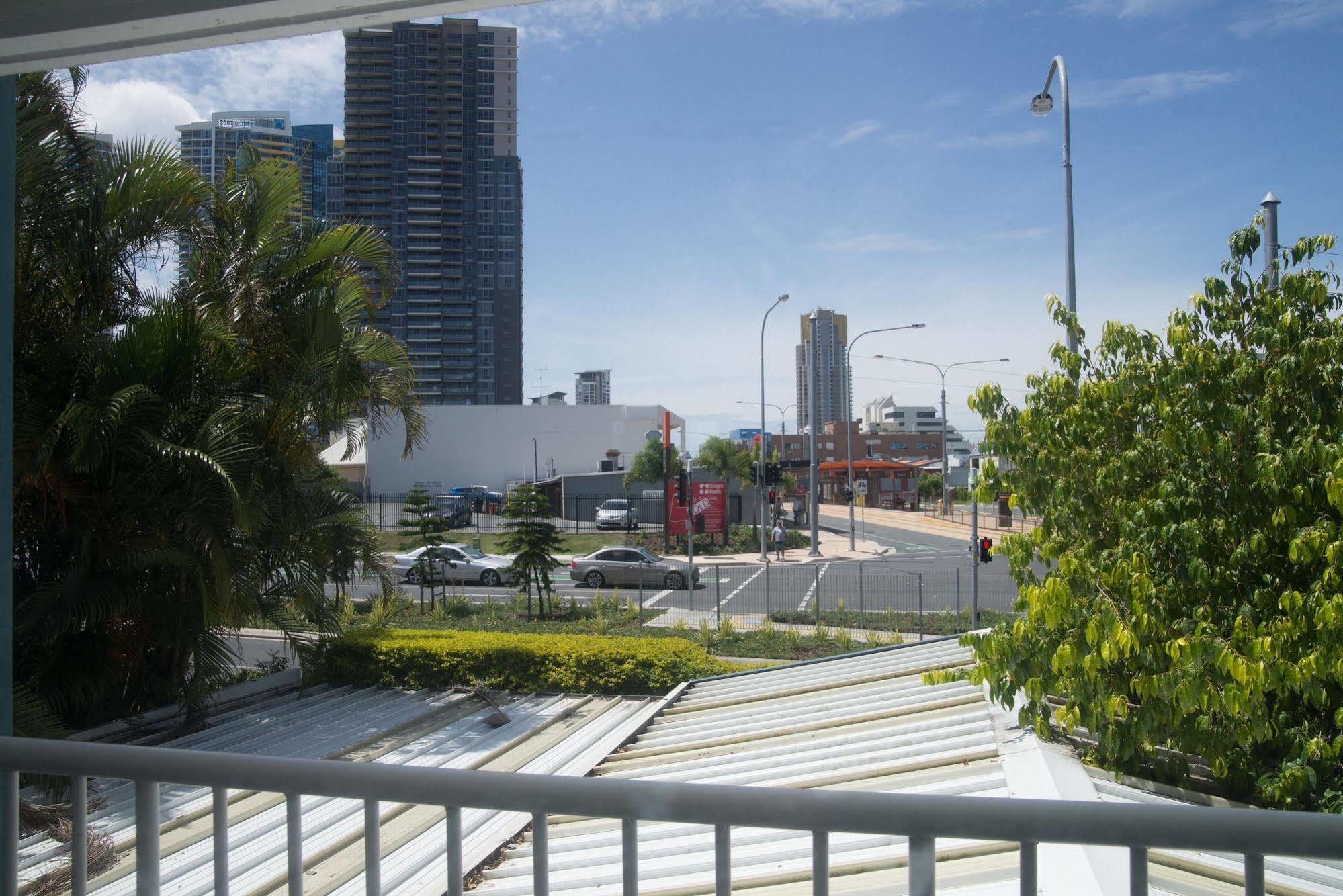 Aquarius Gold Coast Hostel ภายนอก รูปภาพ