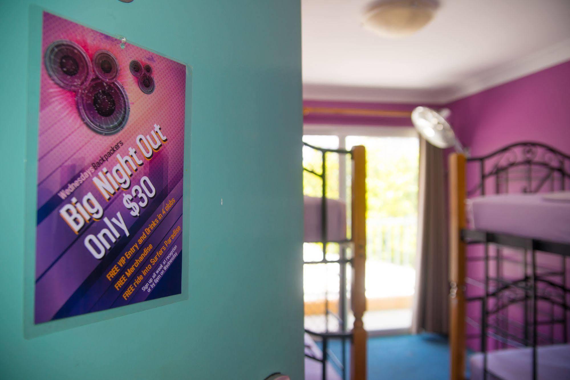 Aquarius Gold Coast Hostel ภายนอก รูปภาพ