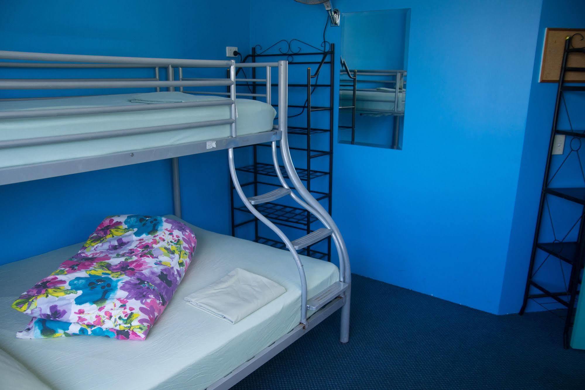 Aquarius Gold Coast Hostel ภายนอก รูปภาพ