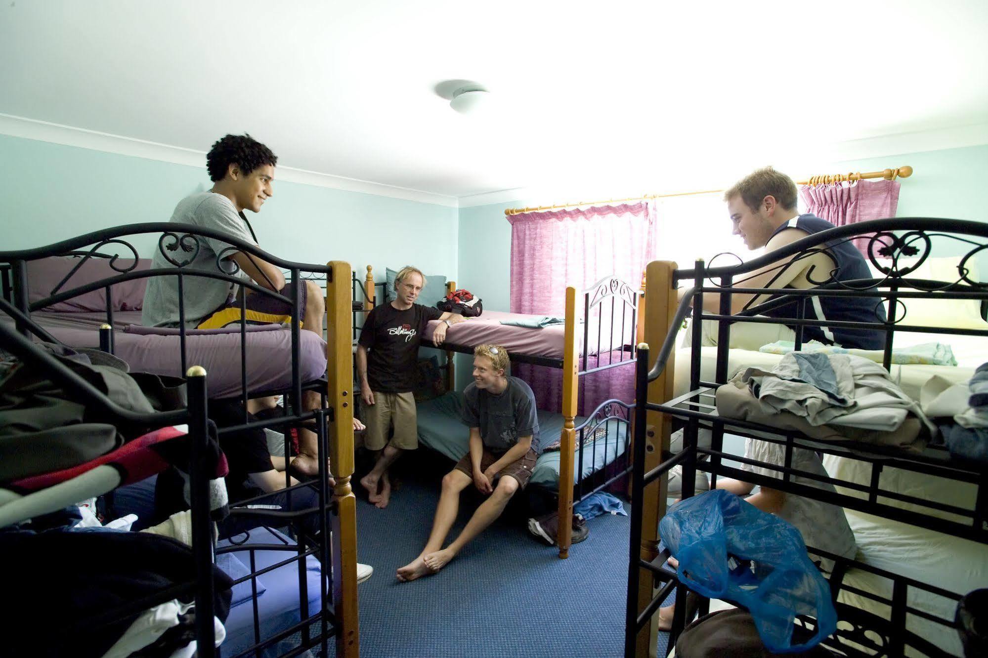Aquarius Gold Coast Hostel ภายนอก รูปภาพ