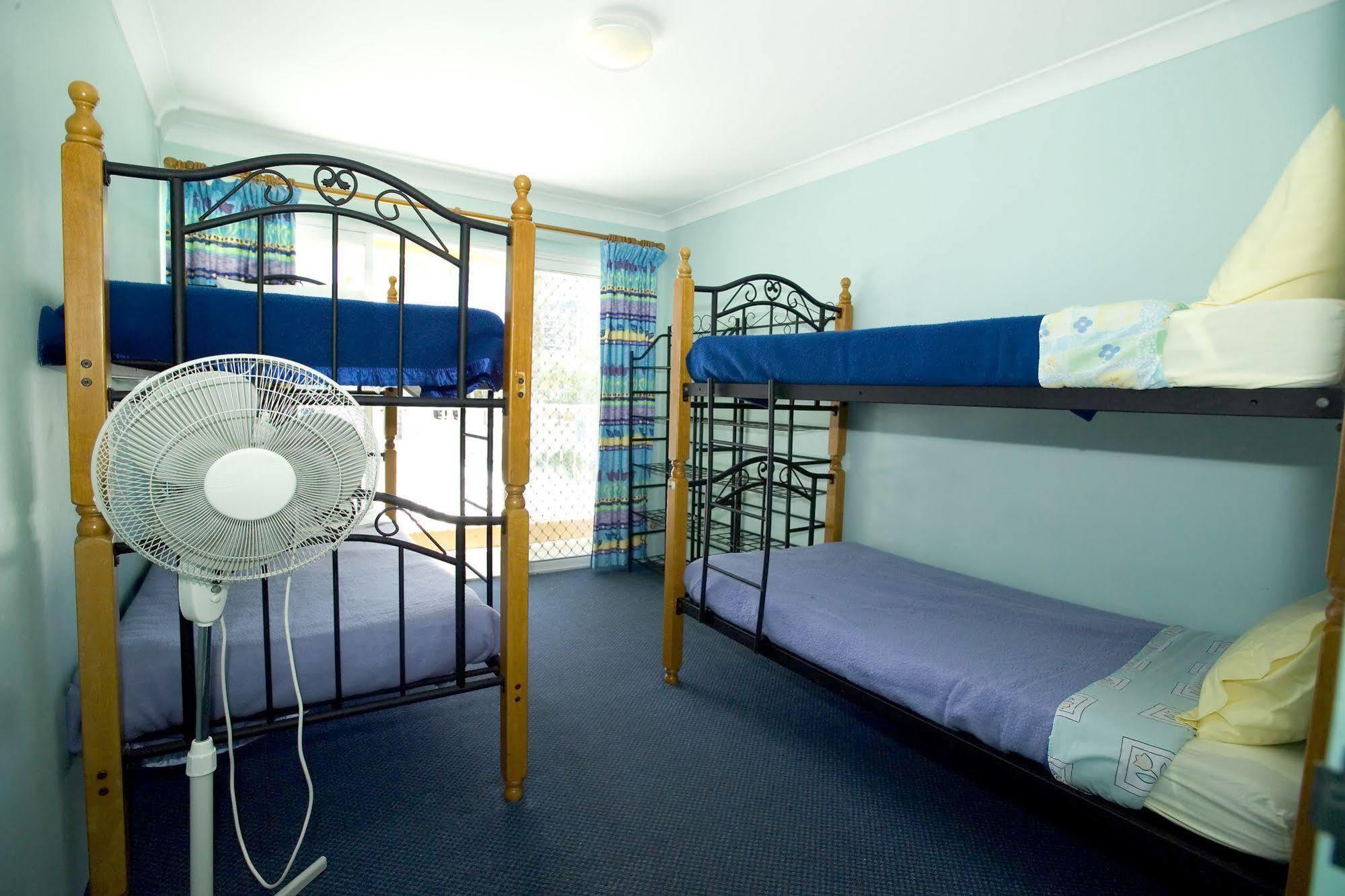 Aquarius Gold Coast Hostel ภายนอก รูปภาพ
