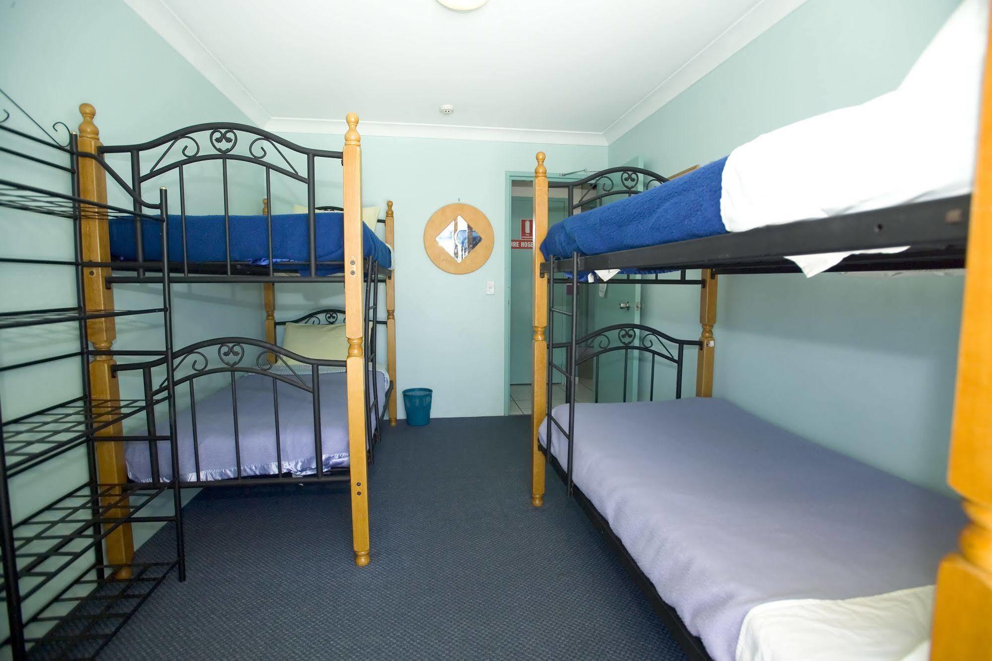 Aquarius Gold Coast Hostel ภายนอก รูปภาพ