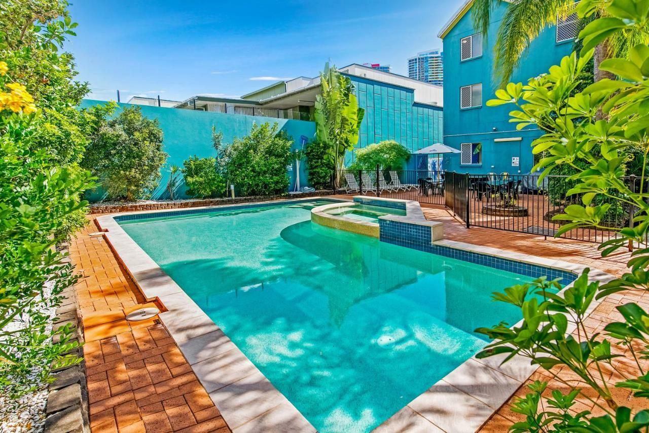 Aquarius Gold Coast Hostel ภายนอก รูปภาพ